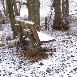 Januarspaziergang - Eine Bank beim Buchthaler Wald: Zu kalt für eine Rast