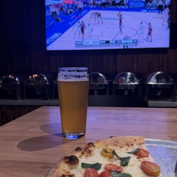 Talyard Brewing - Margherita pizza and Illuminating waves - Breweries Near Me - Sugar Land, Texas