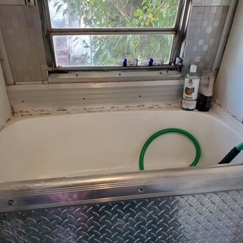 Mongrel Makeover Dog Groomer - Little bathtub (not dirty) - Pet Groomers Near Me - Billings, Montana Mongrel Makeover Dog Groomer - Little bathtub (not dirty) - Pet Groomers Near Me - Billings, Montana