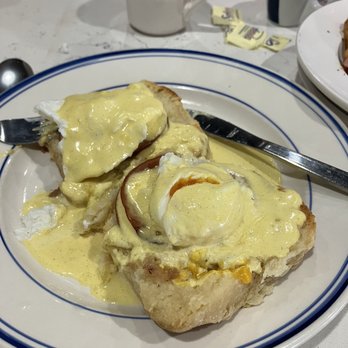 Big Bear Biscuits - Biscuit Benedict - Breakfast & Brunch Near Me - Indianapolis, Indiana