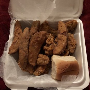 Grimes's Fast Food - fried chicken and a roll - Fast Food Near Me - Lexington, Kentucky