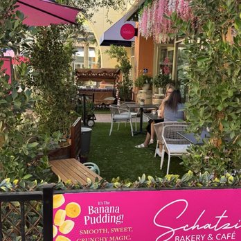 Schatzi's Bakery & Café - Another view of courtyard - Bakeries Near Me - Simi Valley, California