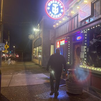 Workers Tavern - Dive Bars Near Me - Astoria, Oregon