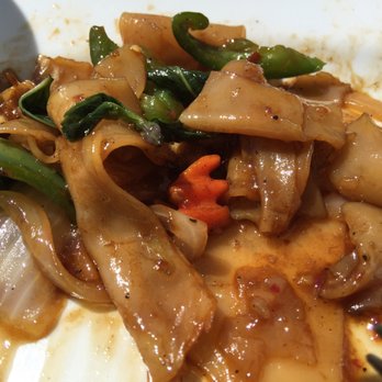 Laan Xang Cafe - Drunken Noodles - Vietnamese Near Me - Belfast, Maine