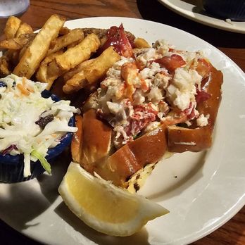 Boston Sail Loft - Lobster roll - Bars Near Me - Boston, Massachusetts