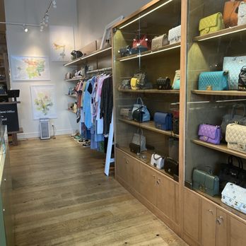 The RealReal - Manhasset - The associates were very helpful when assisting in choosing the perfect gift. - Accessories Near Me - Manhasset, New York The RealReal - Manhasset - The associates were very helpful when assisting in choosing the perfect gift. - Accessories Near Me - Manhasset, New York