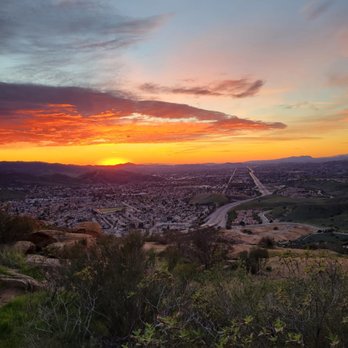 Hummingbird Trail - Pretty sunset - Hiking Near Me - Simi Valley, California