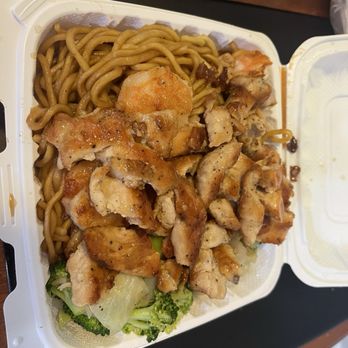 Sakura Express  Oxon Hill - Chicken and shrimp hibachi - Sushi Bars Near Me - Oxon Hill, Maryland