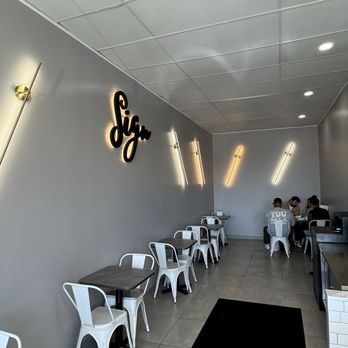 Sign Smash'd Burger - Burgers Near Me - Orange, California