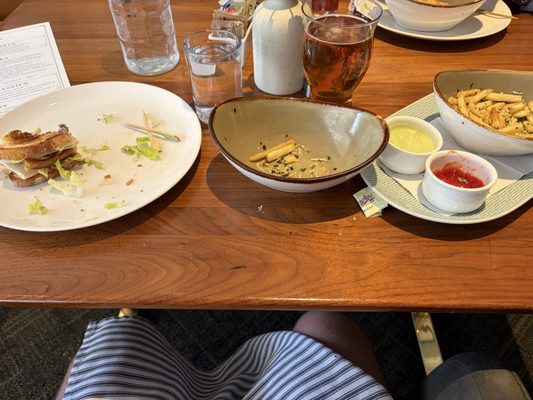 Menlo Tavern by null