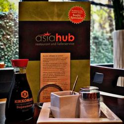 asiahub - Tischset und Karte im hub (11/2016)