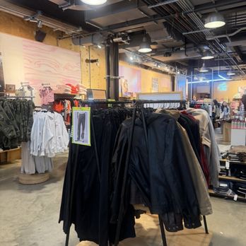 Urban Outfitters - Women's Clothing Near Me - Paramus, New Jersey Urban Outfitters - Women's Clothing Near Me - Paramus, New Jersey