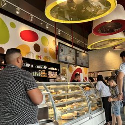 Ice 'n Cake - Display counter