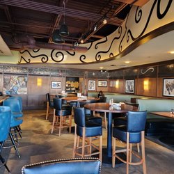 Bar Louie - Brier Creek - Inside dining