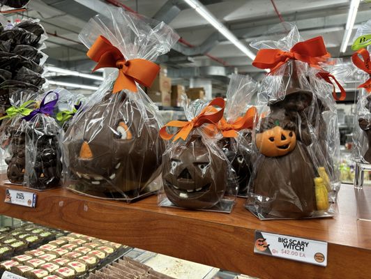 Li-Lac Chocolates by null