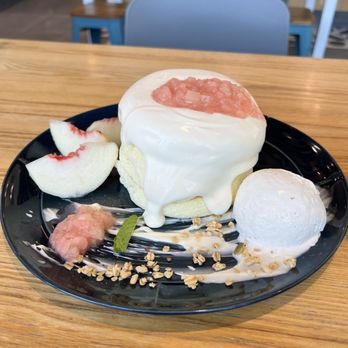 Motto Tea Cafe - Momo Peach Souffl Pancake - Bubble Tea Near Me - San Gabriel, California