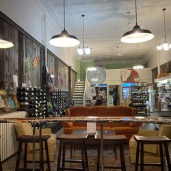 Wine shop, gourmet market and lounge