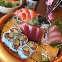 Sakura Garden Japanese Steakhouse - South Windsor - Tri-state Sashimi w/salmon avocado roll
