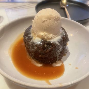 Gordon Ramsay Hell's Kitchen - Sticky toffee pudding - New American Near Me - Las Vegas, Nevada Gordon Ramsay Hell's Kitchen - Sticky toffee pudding - New American Near Me - Las Vegas, Nevada