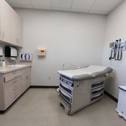 Community Medical Centers - Exam room.