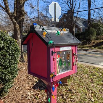 Little Free Library - Little Free Library, 2229 Kenmore Ave, Charlotte - Community Book Box Near Me - Charlotte, North Carolina Little Free Library - Little Free Library, 2229 Kenmore Ave, Charlotte - Community Book Box Near Me - Charlotte, North Carolina