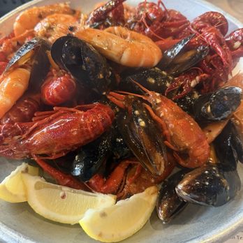 Simmer Claw Bar - seafood boil! - Cajun/Creole Near Me - Rohnert Park, California