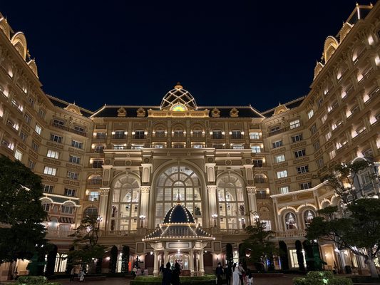 Tokyo Disneyland Hotel by null