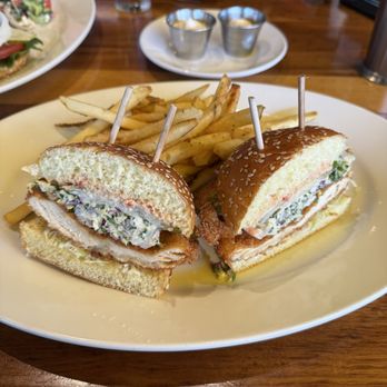 Doc B's Restaurant + Bar - Crispy Chicken Sandwich - New American Near Me - Austin, Texas