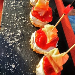 Paquita Bello - Tappas Lachs mit tomato and cream