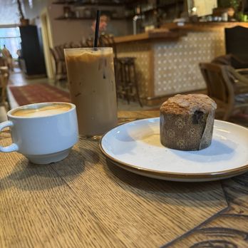 Fourth Wall - Dirty chai iced latte, cappuccino, and blueberry muffin - Coffee & Tea Near Me - New Orleans, Louisiana