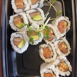 Alaskan Maki & Spicy Tuna Roll (Monday Special) Alaskan Maki & Spicy Tuna Roll (Monday Special)