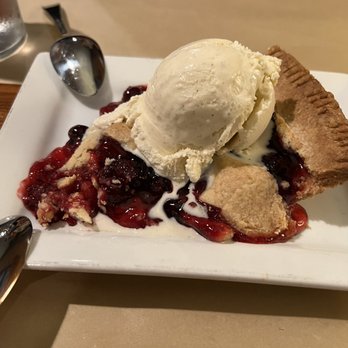 The Arnold House - Berry pie and ice cream dessert - New American Near Me - Livingston Manor, New York The Arnold House - Berry pie and ice cream dessert - New American Near Me - Livingston Manor, New York