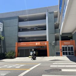 Kaiser Permanente Medical Center - Valet full but this garage still have space
