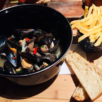 Lowlander - Miso and Ginger Mussels - Pubs Near Me - London, XGL