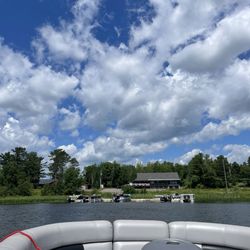 Loon Saloon - Pulling up to the nice new piers at The Loon!