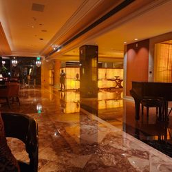 VC Lounge - Waiting for the pianist...