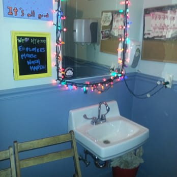 Blackstrap BBQ - Bathroom - Barbeque Near Me - Winthrop, Massachusetts Blackstrap BBQ - Bathroom - Barbeque Near Me - Winthrop, Massachusetts