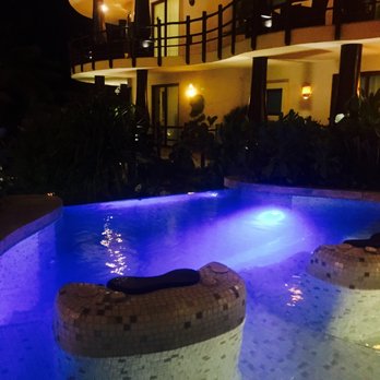 El Taj - tiled and jetted spa chairs in the tub!!!! - Hotels Near Me - Playa del Carmen, ROO