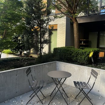 Bell Totem Lake Apartments - Patio - Apartments Near Me - Kirkland, Washington Bell Totem Lake Apartments - Patio - Apartments Near Me - Kirkland, Washington