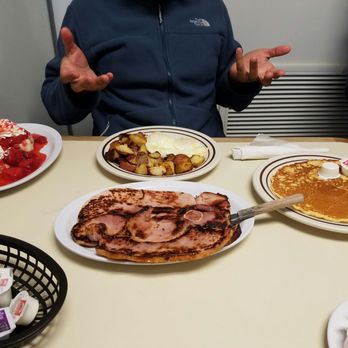 Grannie's Restaurant - Snoked ham meal portion with a strawberry shortcake pie, hubby stunned lol - Breakfast & Brunch Near Me - Crystal River, Florida