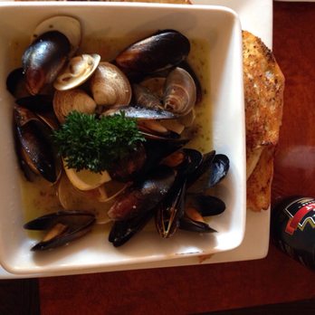 Bridgewater Fish House and Zebra Bar - The 1 lb of steamer clams and don't miss the bread on the side!! Wow! - Seafood Near Me - Florence, Oregon