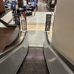 Dillard's - Escalator