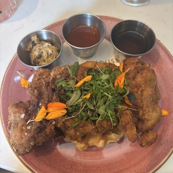 LH Rooftop - Chicken and waffles - Cocktail Bars Near Me - Chicago, Illinois