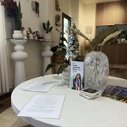 Skyris Advanced Aesthetics - Waiting area