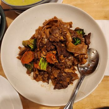Ari's Thai Eatery - Pad See Ew - Thai Near Me - Azusa, California
