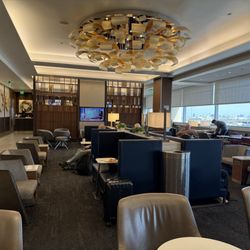 Delta Sky Club - Interior