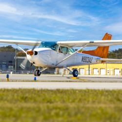 Aviator Zone Academy - Cessna 172 Taking off from Miami Executive Airport