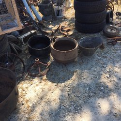 Country Antiques and Treasures - Vintage cast iron pot