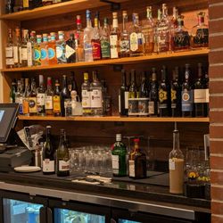 Vino Di Luca - Bar offering