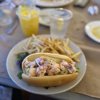 Clemente S Maryland Crabhouse 591 Photos 423 Reviews Seafood 3939 Emmons Ave Brooklyn Ny Restaurant Reviews Phone Number Menu